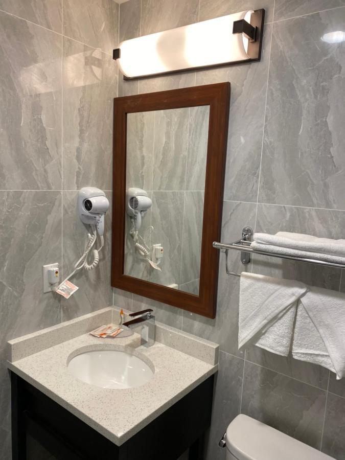 The - Long Island Hotel 3*